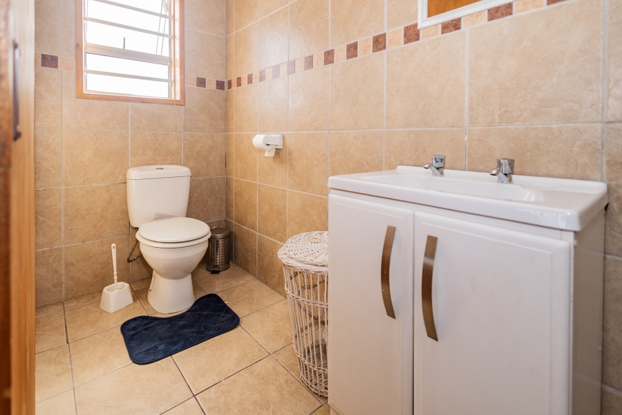 5 Bedroom Property for Sale in Ruyterwacht Western Cape